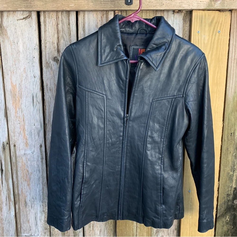 NEW YORK CLASSICS 100% leather black jacket, size small, full zip, 2 front